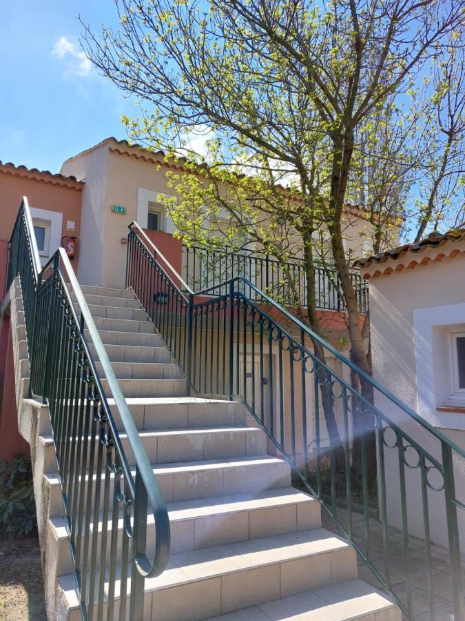 Appartement Aux Abords Du Lac à Arles Extérieur photo