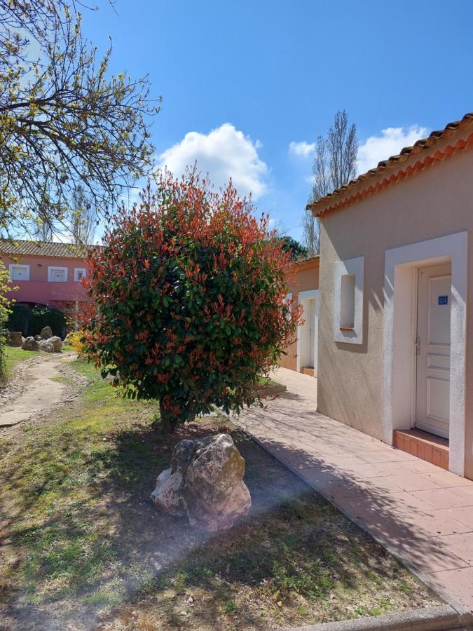 Appartement Aux Abords Du Lac à Arles Extérieur photo